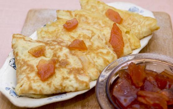 Тонкие блины с яблоками